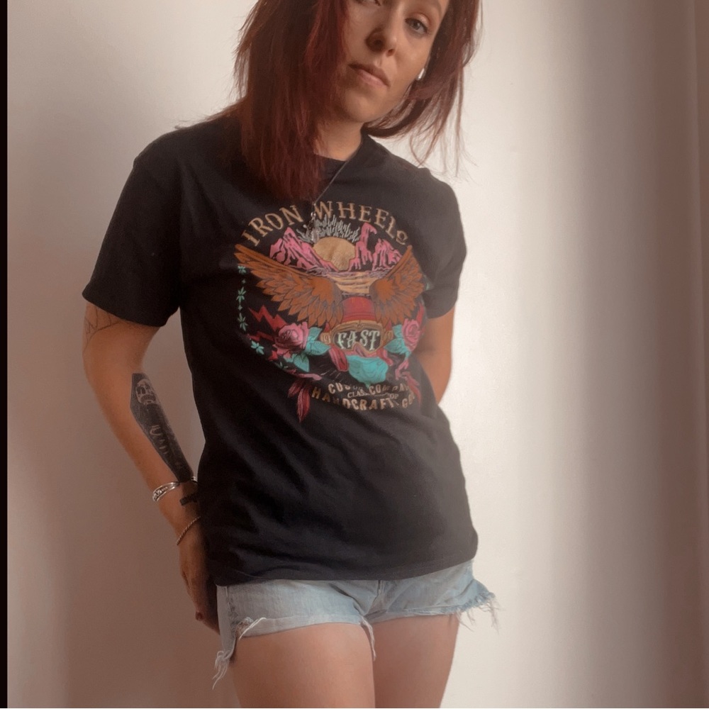 Vintage Iron Wheels 🏍 Custom Motorcycle’s T-shirt